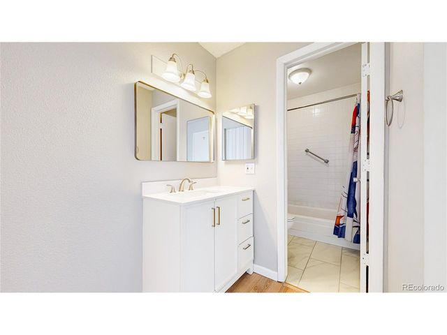 5770 E Warren Ave 213, Denver, CO 80222