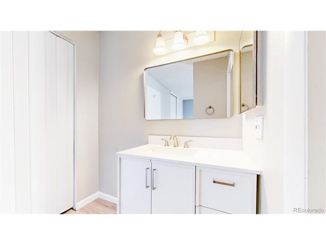 5770 E Warren Ave 213, Denver, CO 80222