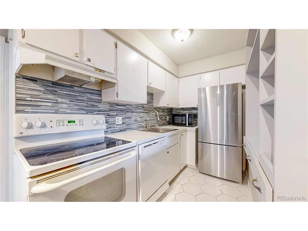 5770 E Warren Ave 213, Denver, CO 80222