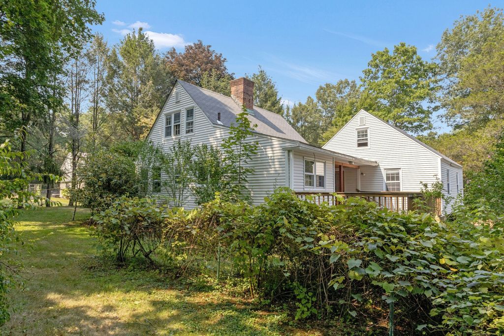 4 Pin Oak Court, Westport, CT 06880