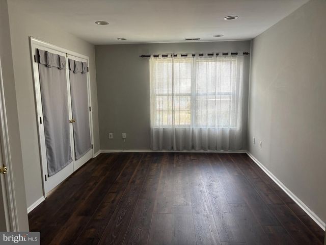 1002 SQUIRREL RD, Marlton, NJ 08053
