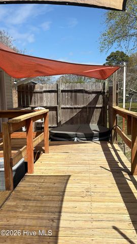 32 Arrowhead Drive, Hubert, NC 28539