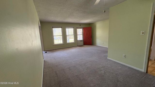 32 Arrowhead Drive, Hubert, NC 28539