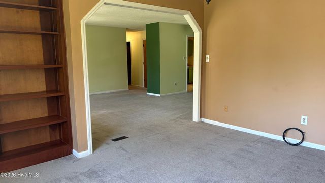 32 Arrowhead Drive, Hubert, NC 28539