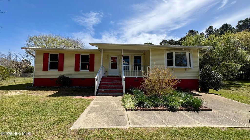 32 Arrowhead Drive, Hubert, NC 28539