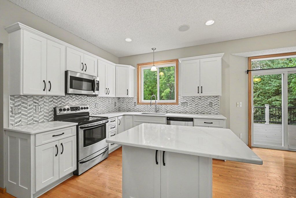 6034 Summit Curve S, Cottage Grove, MN 55016 — photo 5