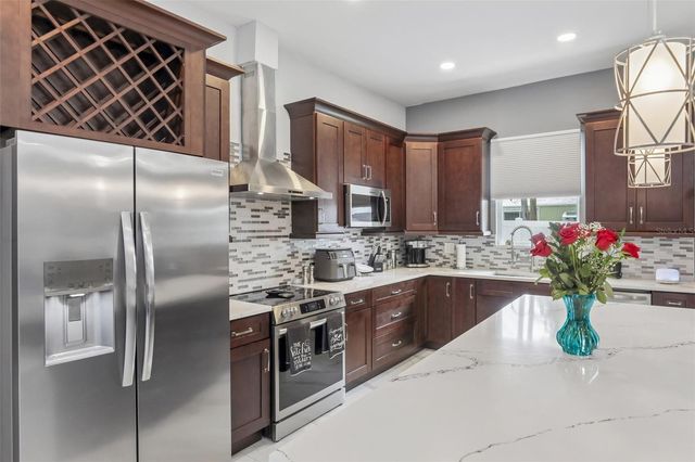 7210 N AMOS AVENUE, Tampa, FL 33614