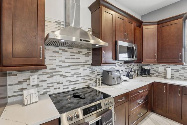 7210 N AMOS AVENUE, Tampa, FL 33614