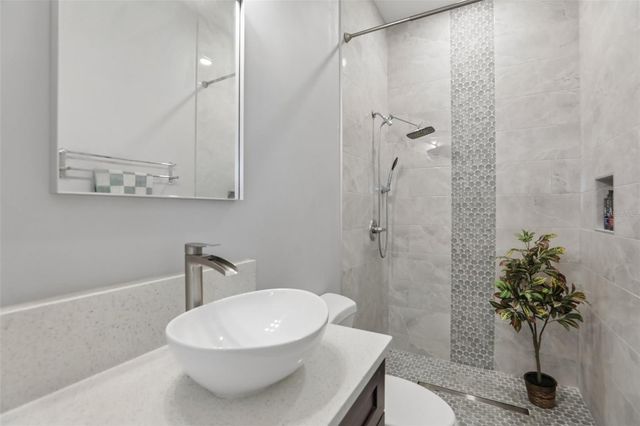 7210 N AMOS AVENUE, Tampa, FL 33614