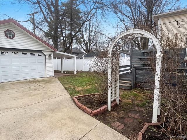 916 Longfellow Avenue, Royal Oak, MI 48067