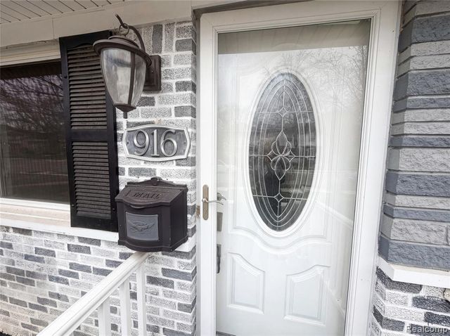 916 Longfellow Avenue, Royal Oak, MI 48067