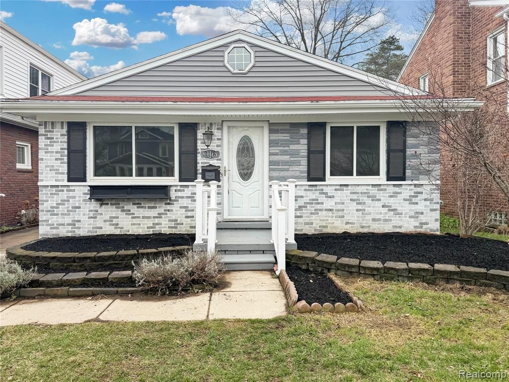 916 Longfellow Avenue, Royal Oak, MI 48067