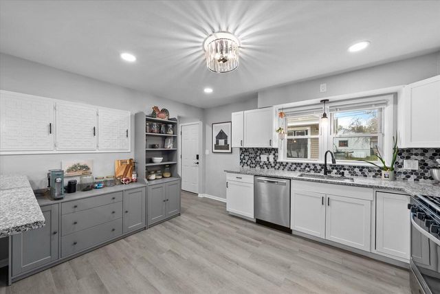 185 W Uncas AVENUE, Milwaukee, WI 53207