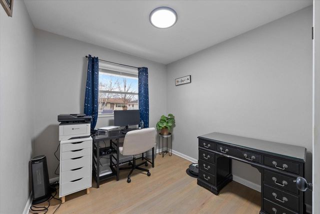 185 W Uncas AVENUE, Milwaukee, WI 53207