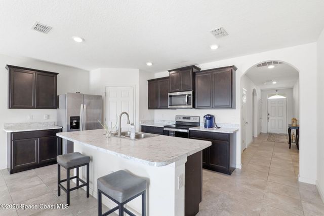 271 Guinevere Drive SW, Palm Bay, FL 32908