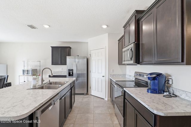 271 Guinevere Drive SW, Palm Bay, FL 32908