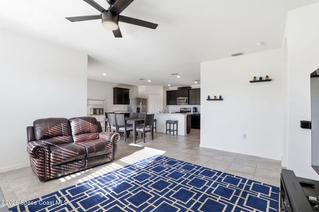 271 Guinevere Drive SW, Palm Bay, FL 32908