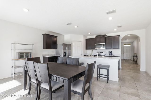 271 Guinevere Drive SW, Palm Bay, FL 32908