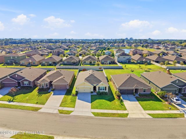 271 Guinevere Drive SW, Palm Bay, FL 32908