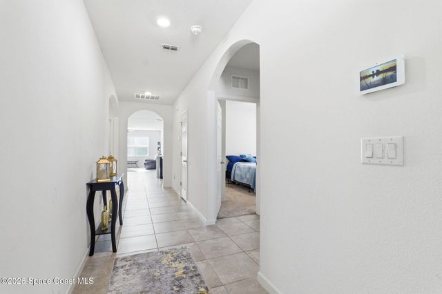 271 Guinevere Drive SW, Palm Bay, FL 32908
