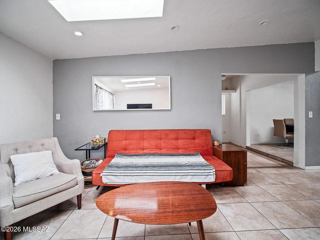 6832 N Autumn Place, Tucson, AZ 85741