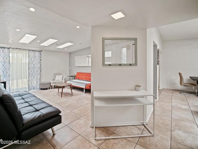 6832 N Autumn Place, Tucson, AZ 85741