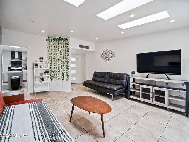 6832 N Autumn Place, Tucson, AZ 85741