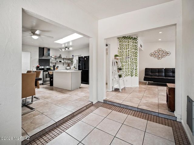 6832 N Autumn Place, Tucson, AZ 85741