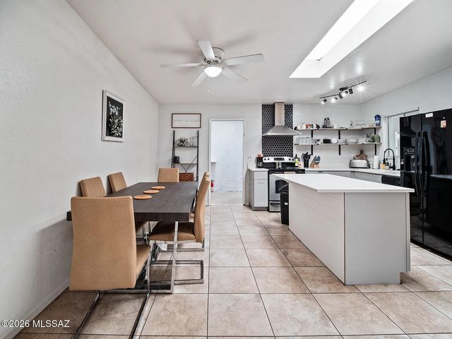 6832 N Autumn Place, Tucson, AZ 85741
