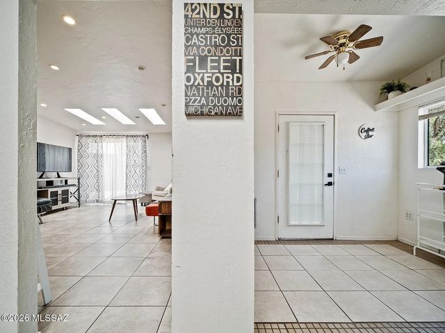6832 N Autumn Place, Tucson, AZ 85741