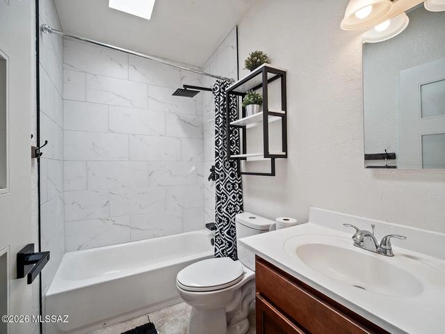 6832 N Autumn Place, Tucson, AZ 85741