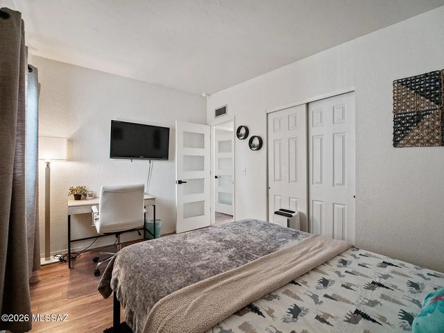 6832 N Autumn Place, Tucson, AZ 85741