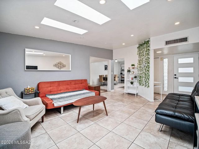 6832 N Autumn Place, Tucson, AZ 85741