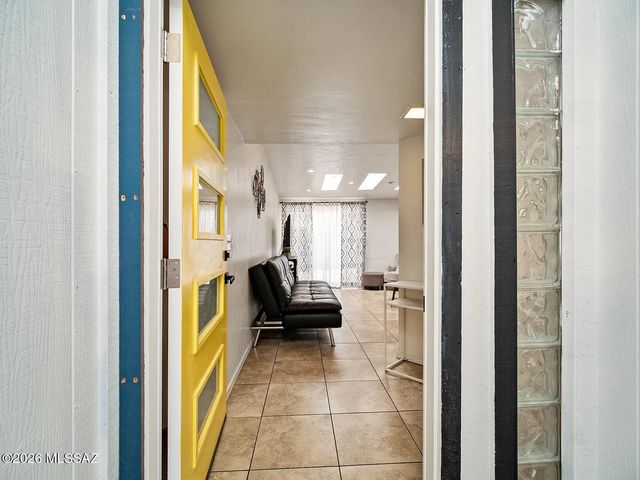 6832 N Autumn Place, Tucson, AZ 85741