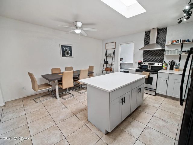 6832 N Autumn Place, Tucson, AZ 85741