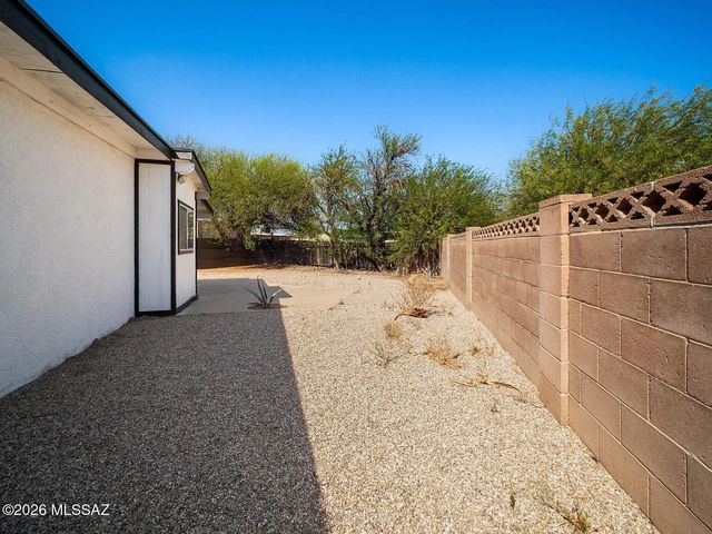 6832 N Autumn Place, Tucson, AZ 85741