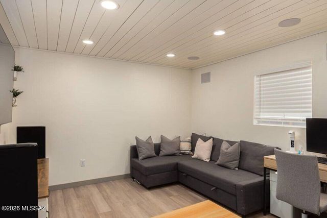 6832 N Autumn Place, Tucson, AZ 85741