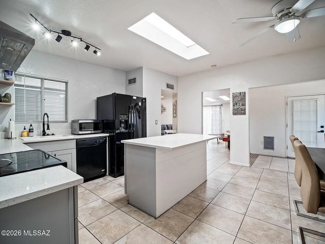 6832 N Autumn Place, Tucson, AZ 85741