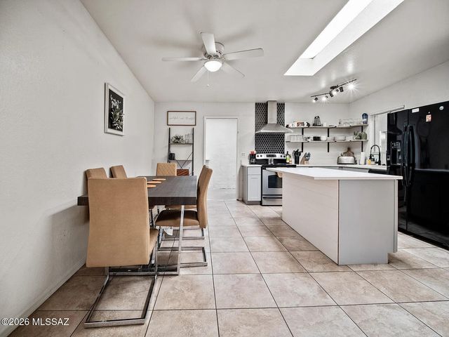 6832 N Autumn Place, Tucson, AZ 85741