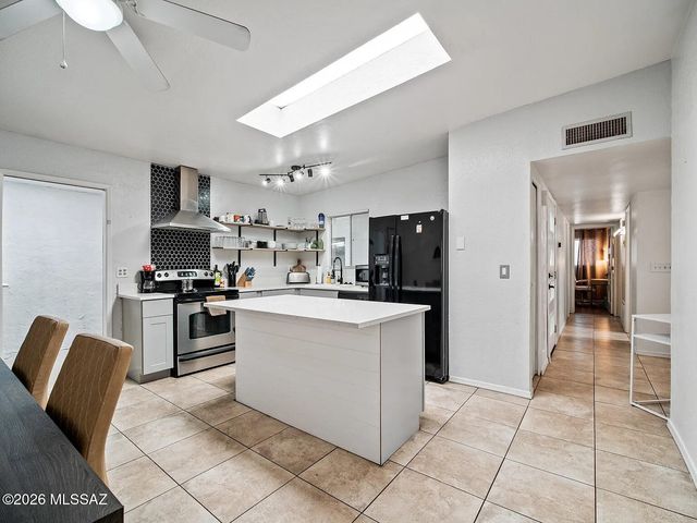 6832 N Autumn Place, Tucson, AZ 85741