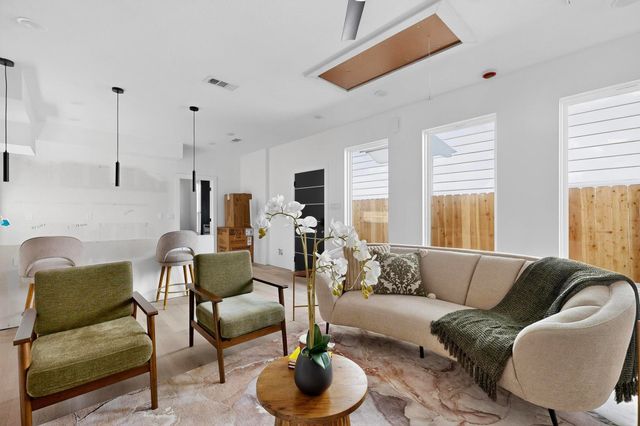 2415 Hooper Street, Dallas, TX 75215