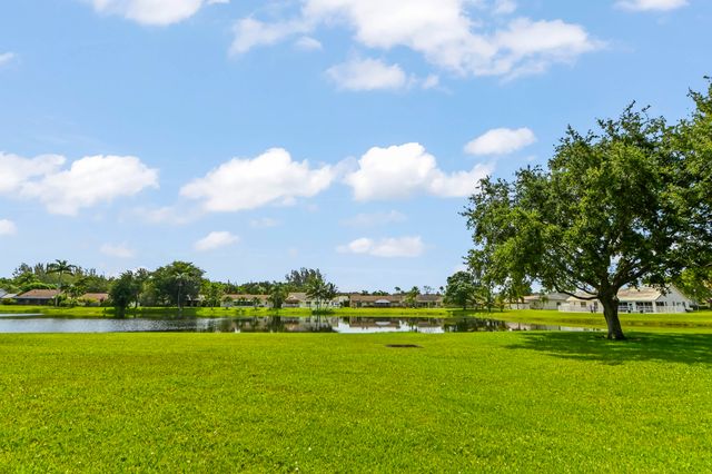 57 VIA DE CASAS NORTE, Boynton Beach, FL 33426