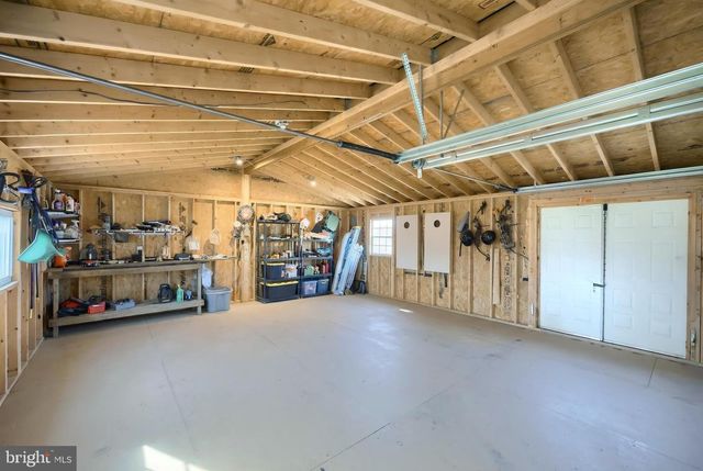 2402 CRALEY RD, Windsor, PA 17366