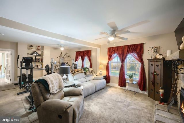 2402 CRALEY RD, Windsor, PA 17366