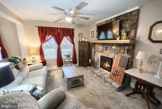 2402 CRALEY RD, Windsor, PA 17366