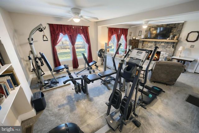 2402 CRALEY RD, Windsor, PA 17366