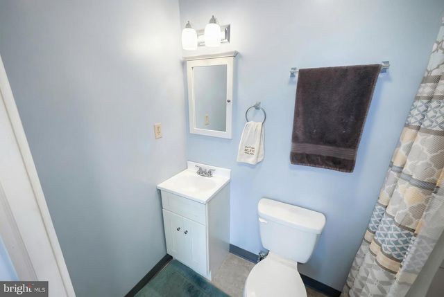 2402 CRALEY RD, Windsor, PA 17366