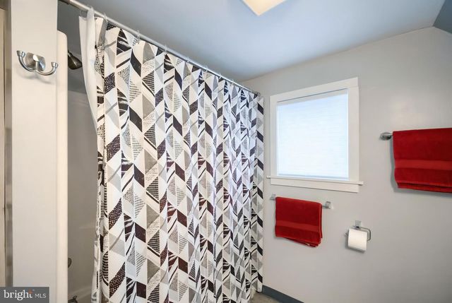 2402 CRALEY RD, Windsor, PA 17366