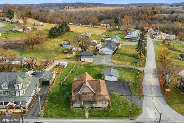 2402 CRALEY RD, Windsor, PA 17366