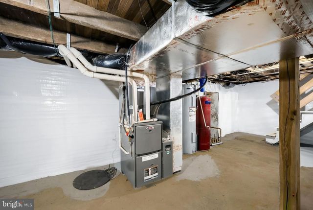 2402 CRALEY RD, Windsor, PA 17366